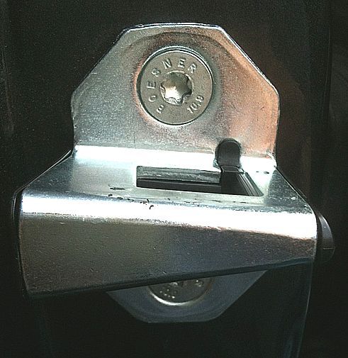 ドアロッキングアイ交換（メルセデス・ベンツ Eクラス セダン・W124