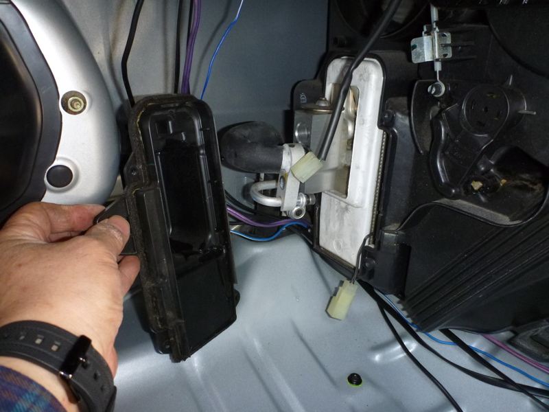 エバポレーターの分解清掃その1（164185km）（スバル サンバー・TT/TV