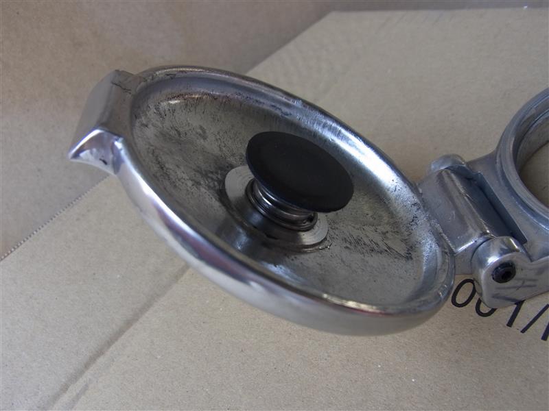 フューエルキャップ交換→ASTONSTYLEレーシングフィラーキャップ