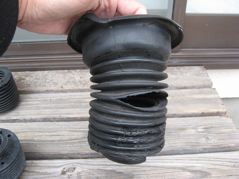 ストラット ダストカバー（日産 スカイライン・R30）by フジィ - みんカラ