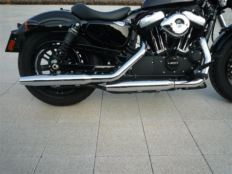 クロームワークス スリップオン テーパード マフラー 取付け（ハーレー