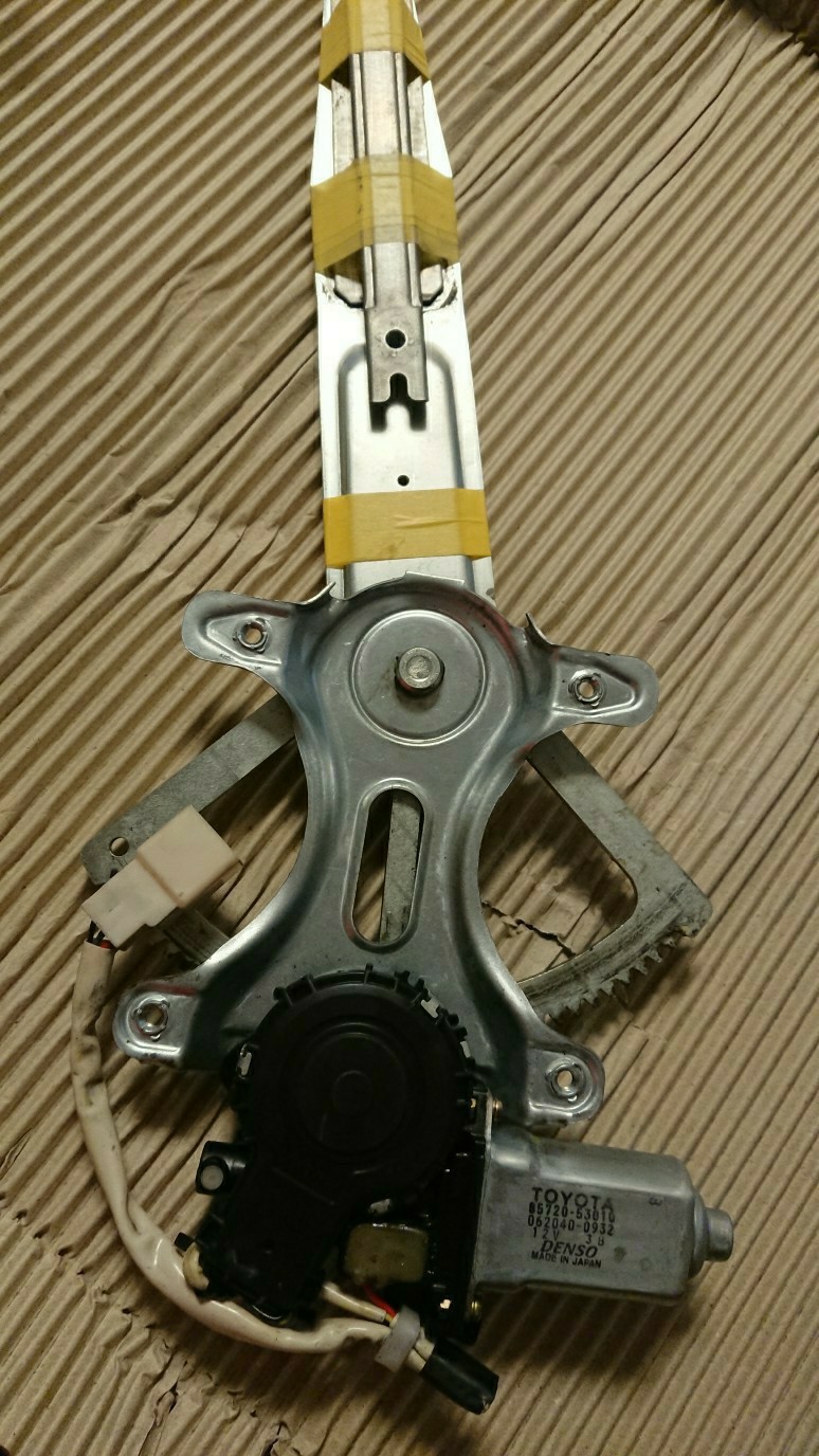 パワーウインドウレギュレータ モータASSY RH交換（トヨタ