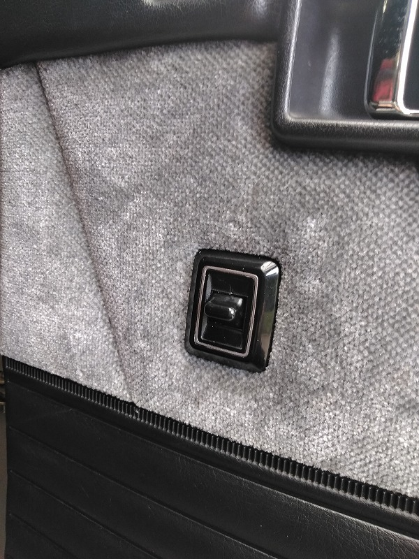 リアパワーウィンドウスイッチの修理（日産 スカイライン・R30）by