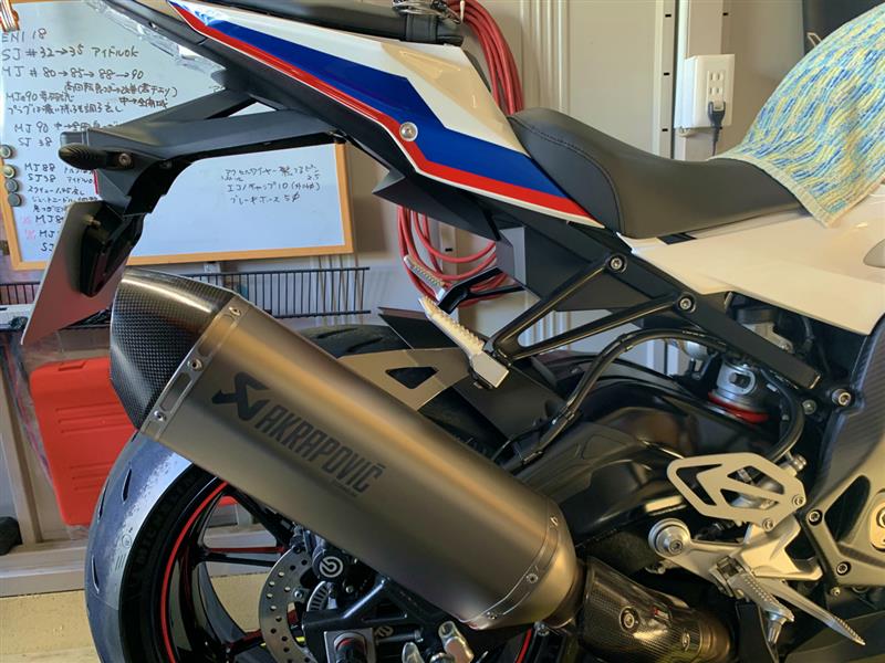 アクラポビッチ純正ステーを奢れ（BMW S1000RR）by あっち＠静岡