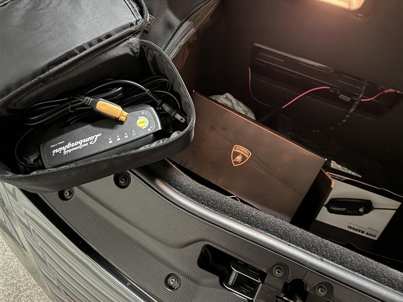 ランボルギーニ純正バッテリーチャージャー（ランボルギーニ ウラカン