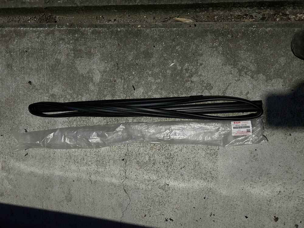 助手席側ガラスランチャンネル、ウェザーストリップ交換その②（スズキ