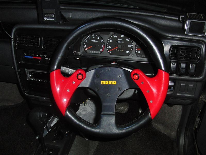SPIDER レッド momo(モモ)のステアリングの口コミ・パーツレビュー