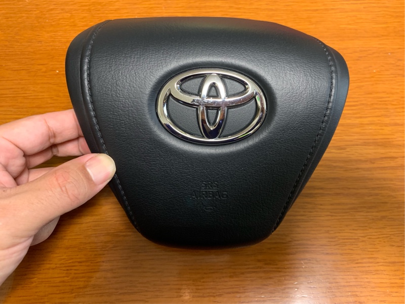 トヨタ純正 エアバック&ホーンカバー@単品 ハリアー用 のパーツ