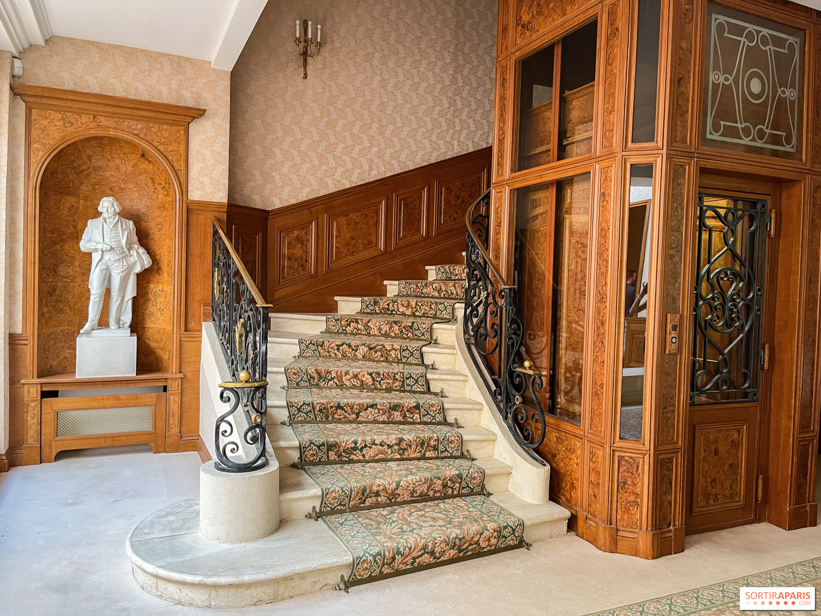 ヴィクトル・ユーゴーの文学的邸宅、ビエーヴル渓谷に迷い込んだ