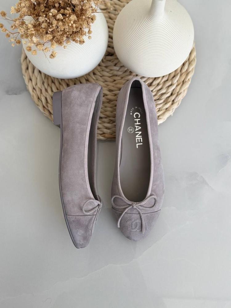 Chanel Women's Easy Wear Flat Shoes in Grey Suede - E-SEVEN STORE