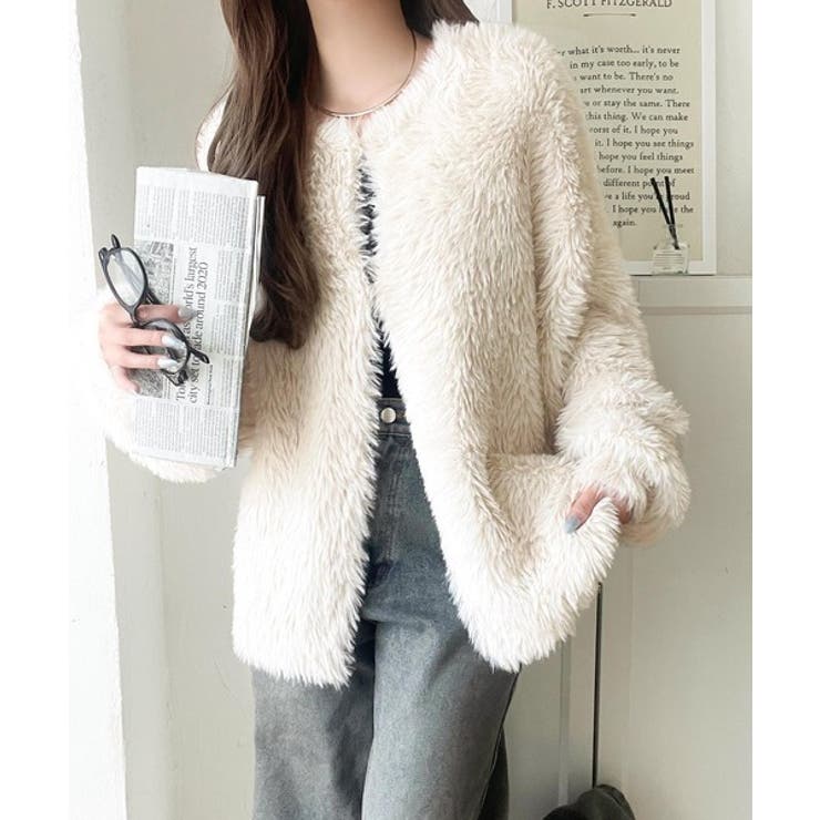 ふわっと包まれる心地よさ。モコモコフェザーニットホックカーディガン