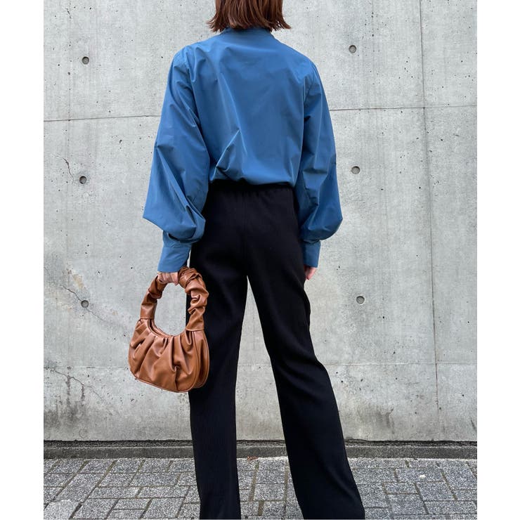 バルーンスリーブが一枚で決まる。【SETUP7】ボリューム袖スタンド