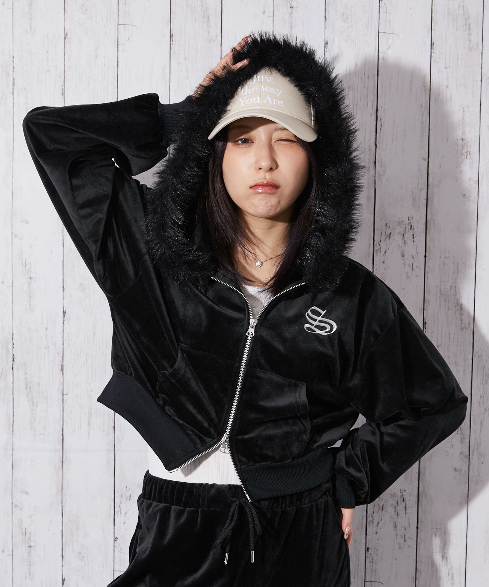 ファーフード×ベロア素材》レディース ジップパーカー セットアップ