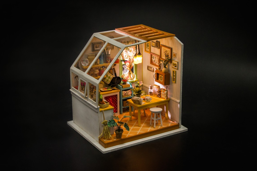 ドールハウスの照明の作り方。ライトアップして幻想的な空間に変身