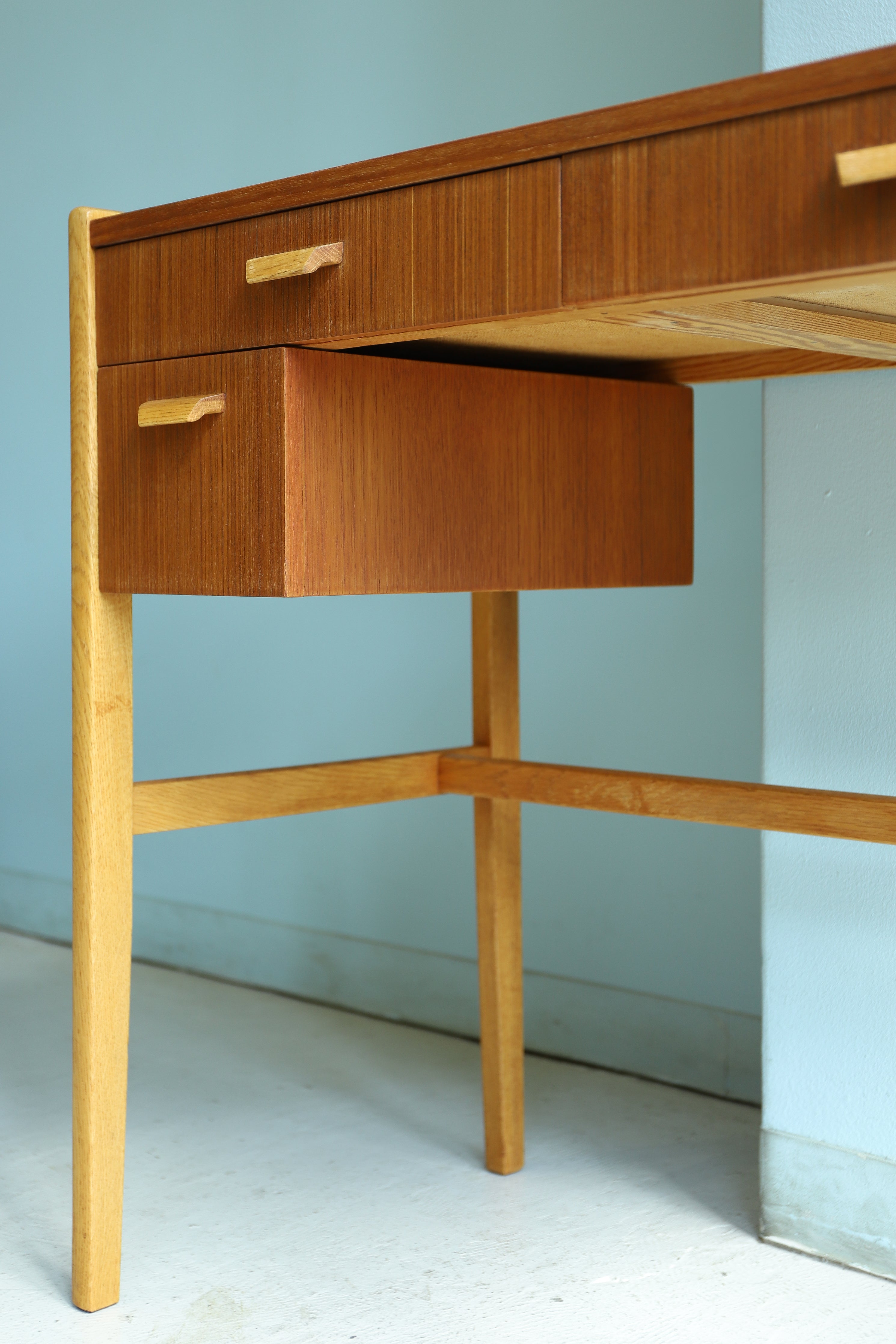 スウェーデンヴィンテージ スモールデスク 北欧家具/Swedish Vintage