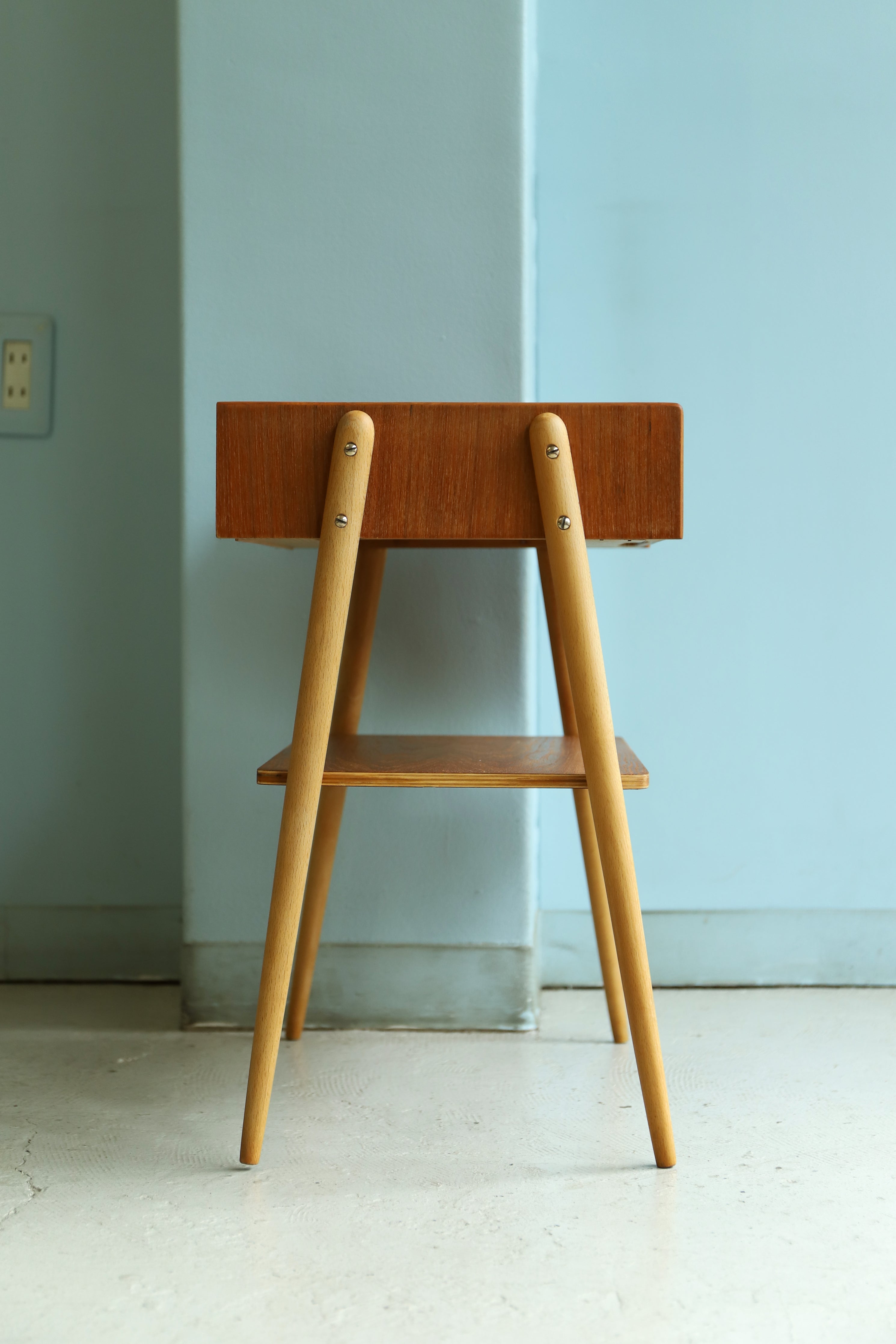 スウェーデンヴィンテージ ベッドサイドテーブル サイドチェスト 北欧