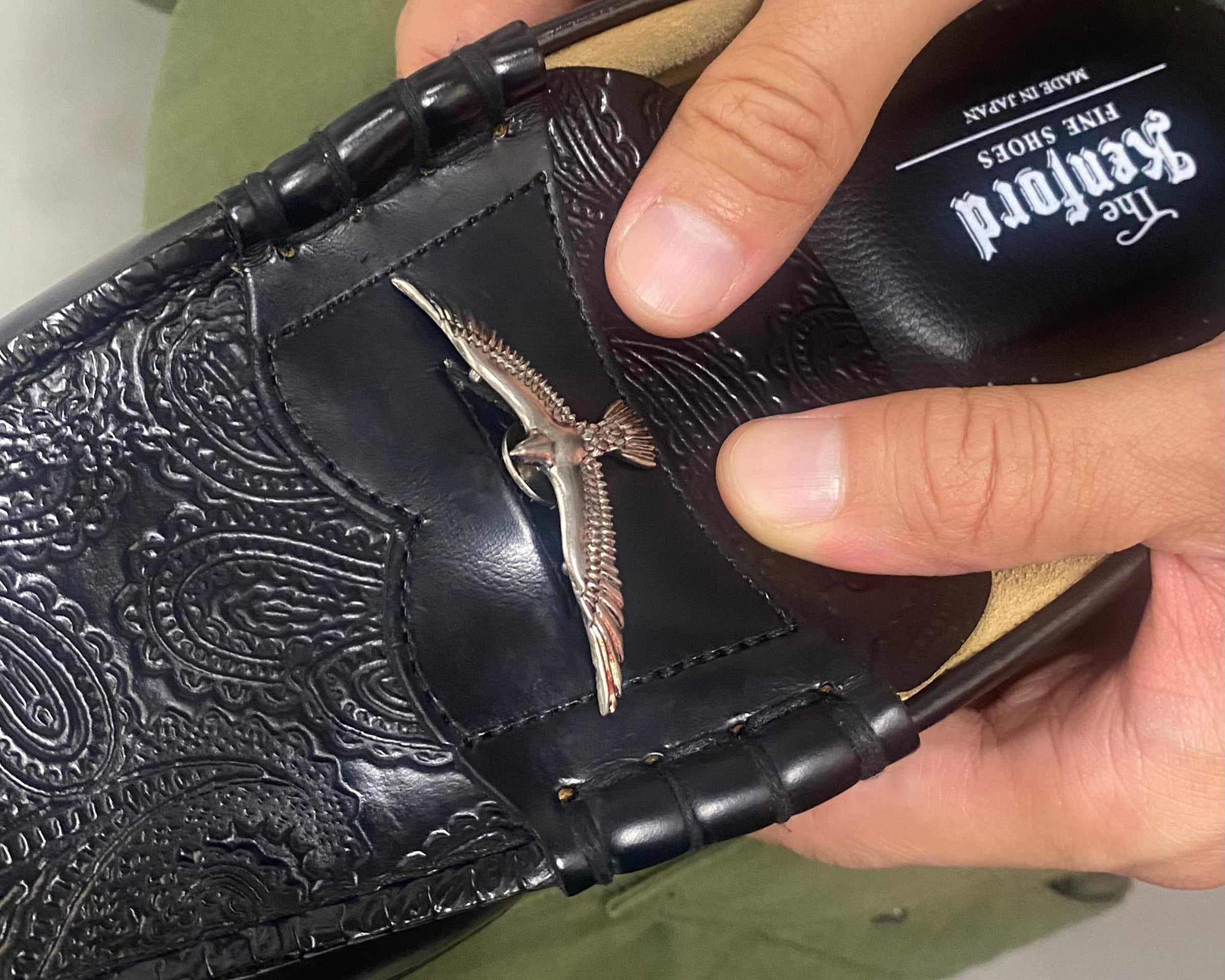 How to attach loafer accessories – THE KENFORD FINESHOES