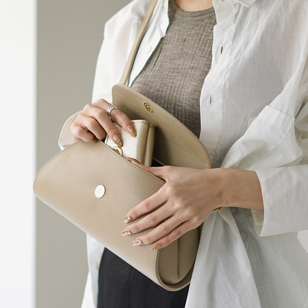 AULENTTI（オーレンティ） フラップ ショルダーバッグ / ボディバッグ