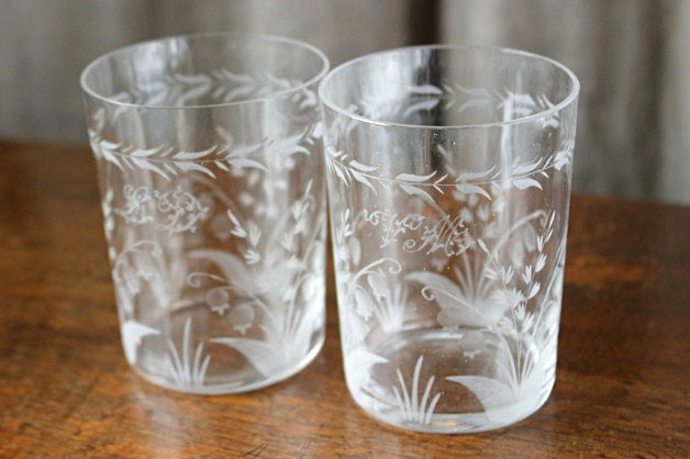 2点あり！鈴蘭のカッティング模様が素敵なグラス フランス
