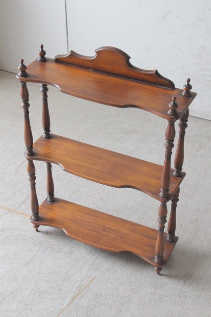 華奢な印象のマホガニー材ナポレオンシェルフ フランスアンティーク