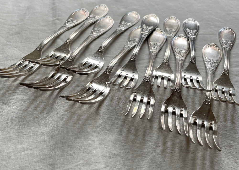 11セットあり！細工が美しいディナースプーン＆フォークセット