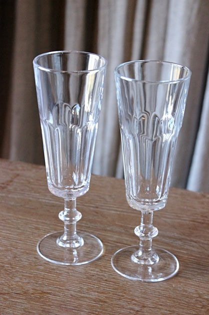 2個あり！エレガントな印象のフルートタイプのシャンパングラス（高さ