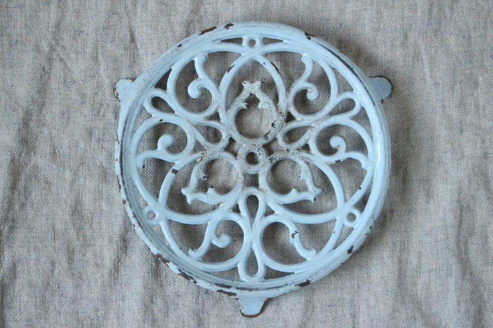 フランスアンティーク トリベットDECOTEC 白い鋳物の鍋敷 フランス