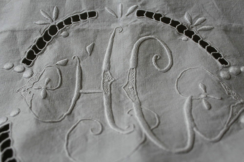 肌になじむベッドリネンシーツ モノグラム刺繍 イニシャル フランス