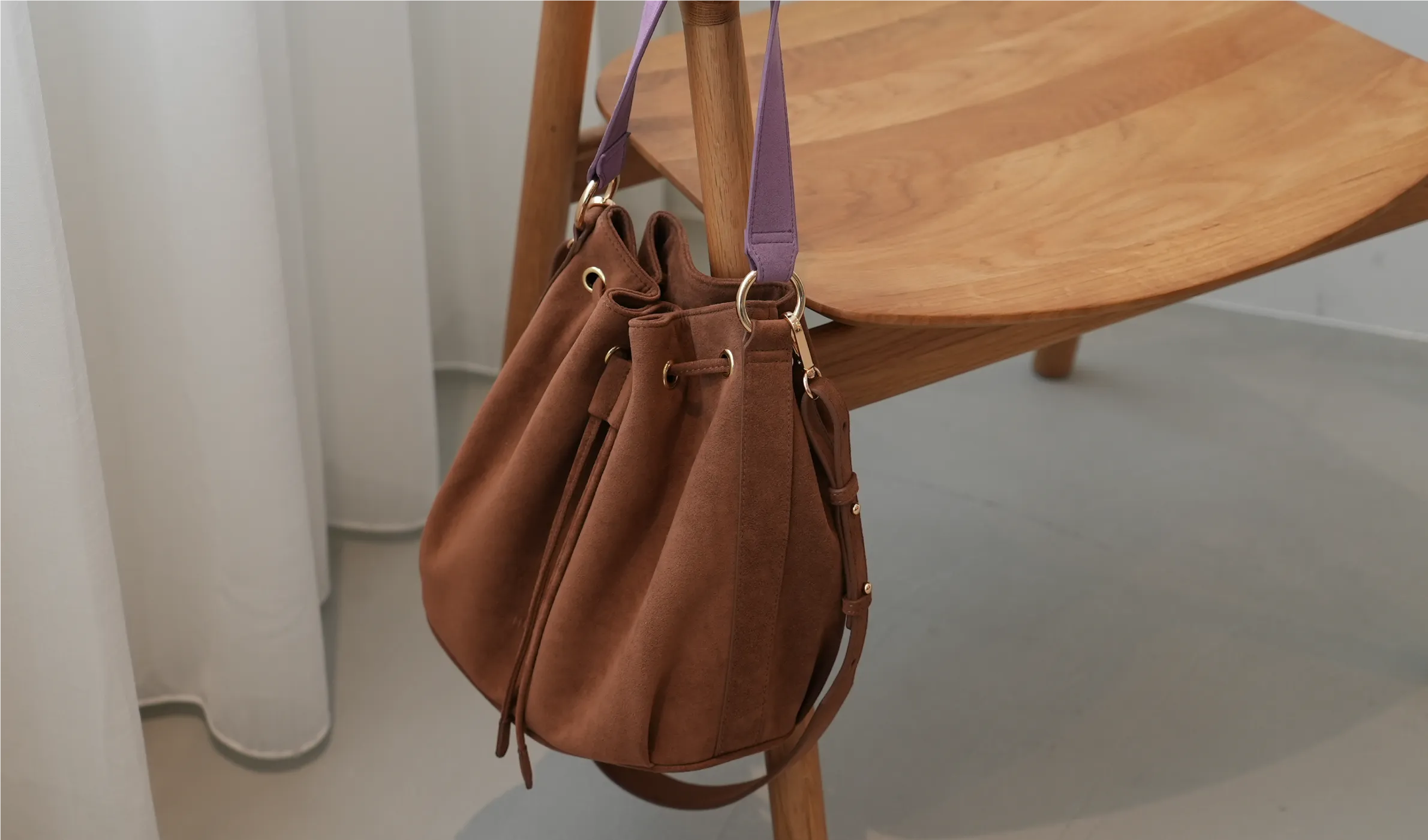 BUCKET BAG – HINC NUNC