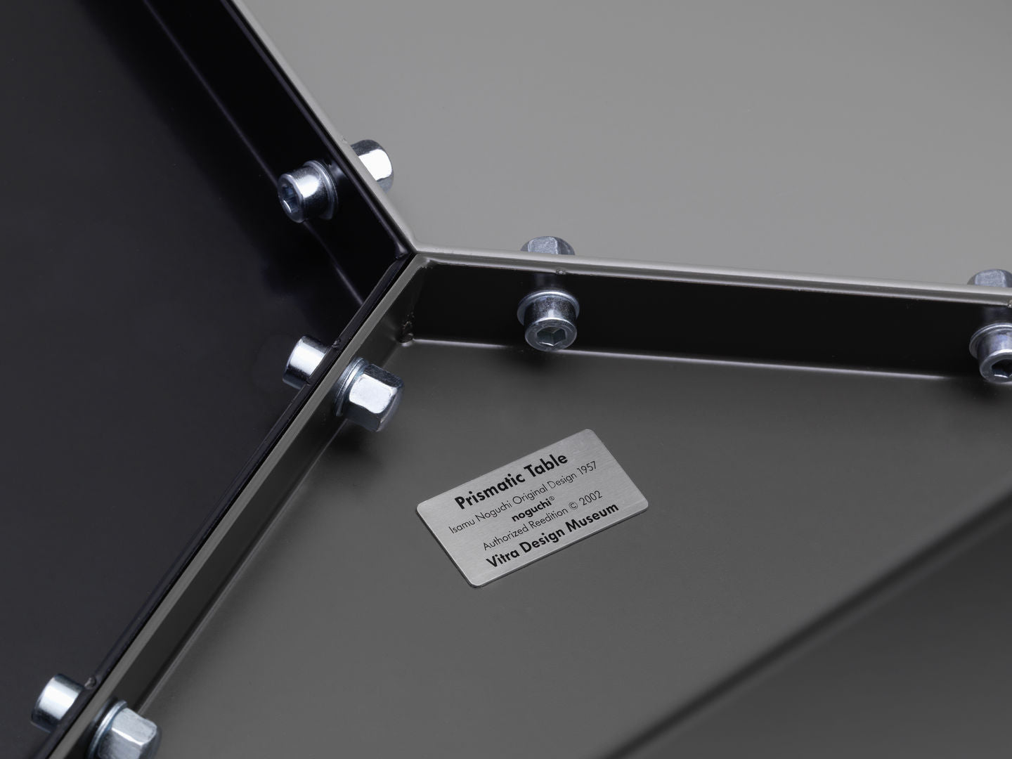 プリズマティック テーブル（Prismatic Table）／イサム・ノグチ