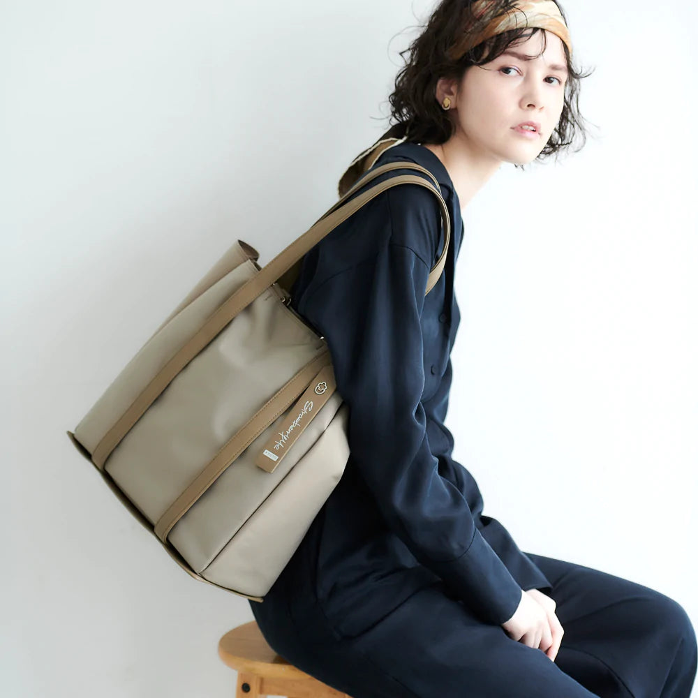 大人女子から人気のグレージュのバッグの魅力を紹介！人気のバッグの