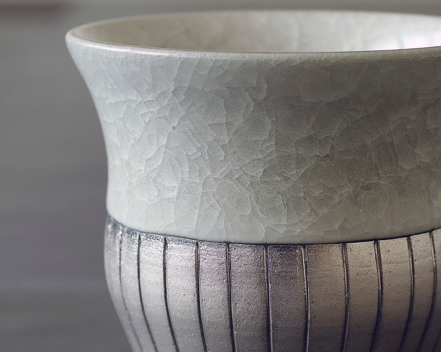 京焼・清水焼〉 陶仙窯「亀甲貫入釉 金彩 ストライプカップ / ピンク