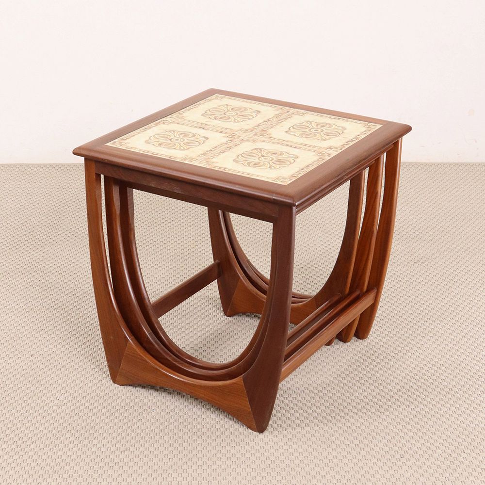 タイルトップがお気に入り♪ G-PLANネストテーブル VC111-057