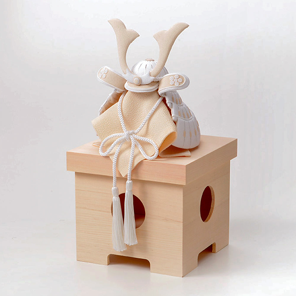 五月人形・兜飾り HAKI（ハキ） 白粋 兜｜出産祝い・ベビー用品通販の