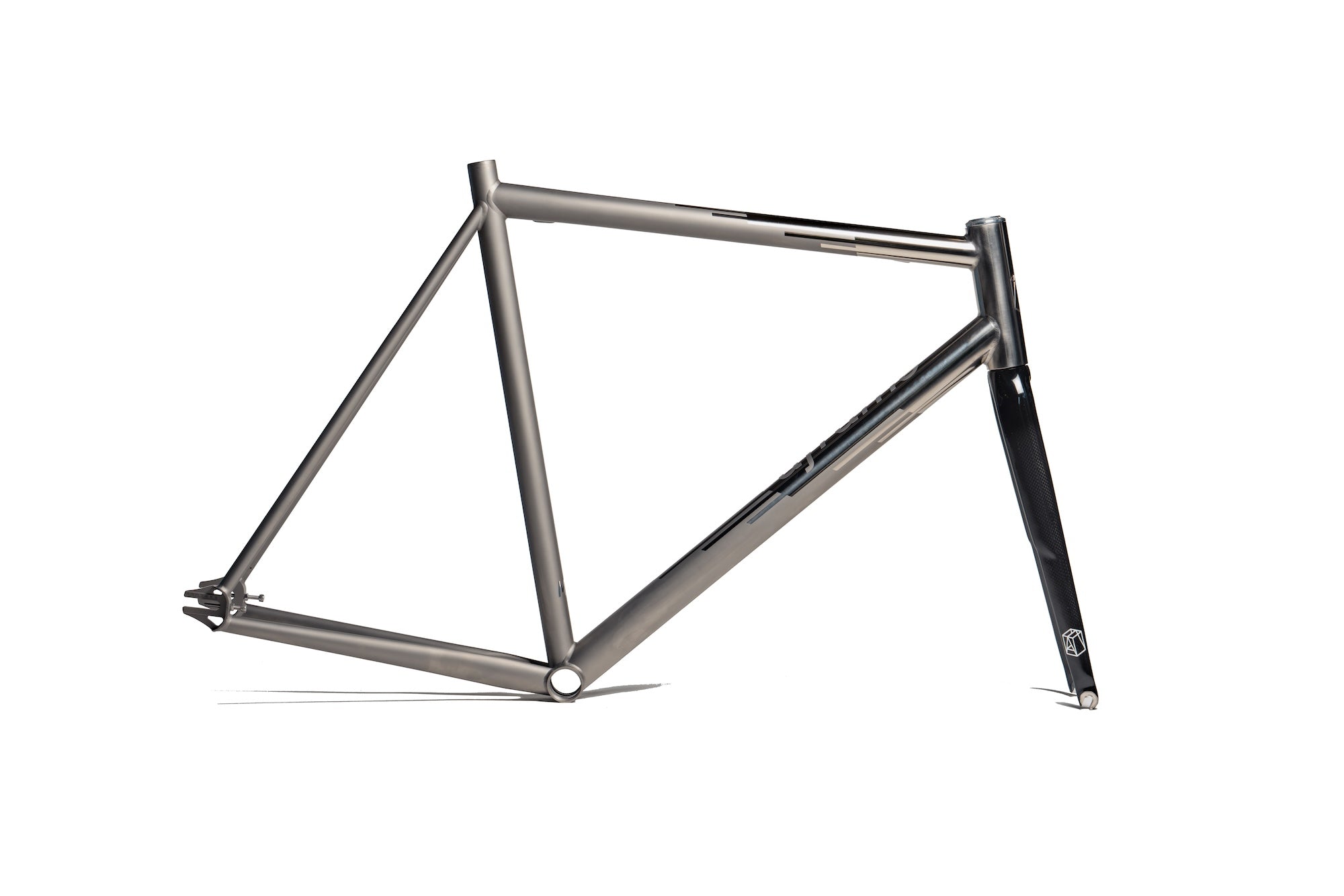 時代はチタン。本場サンフランシスコからA-Frameの取り扱いをスタート