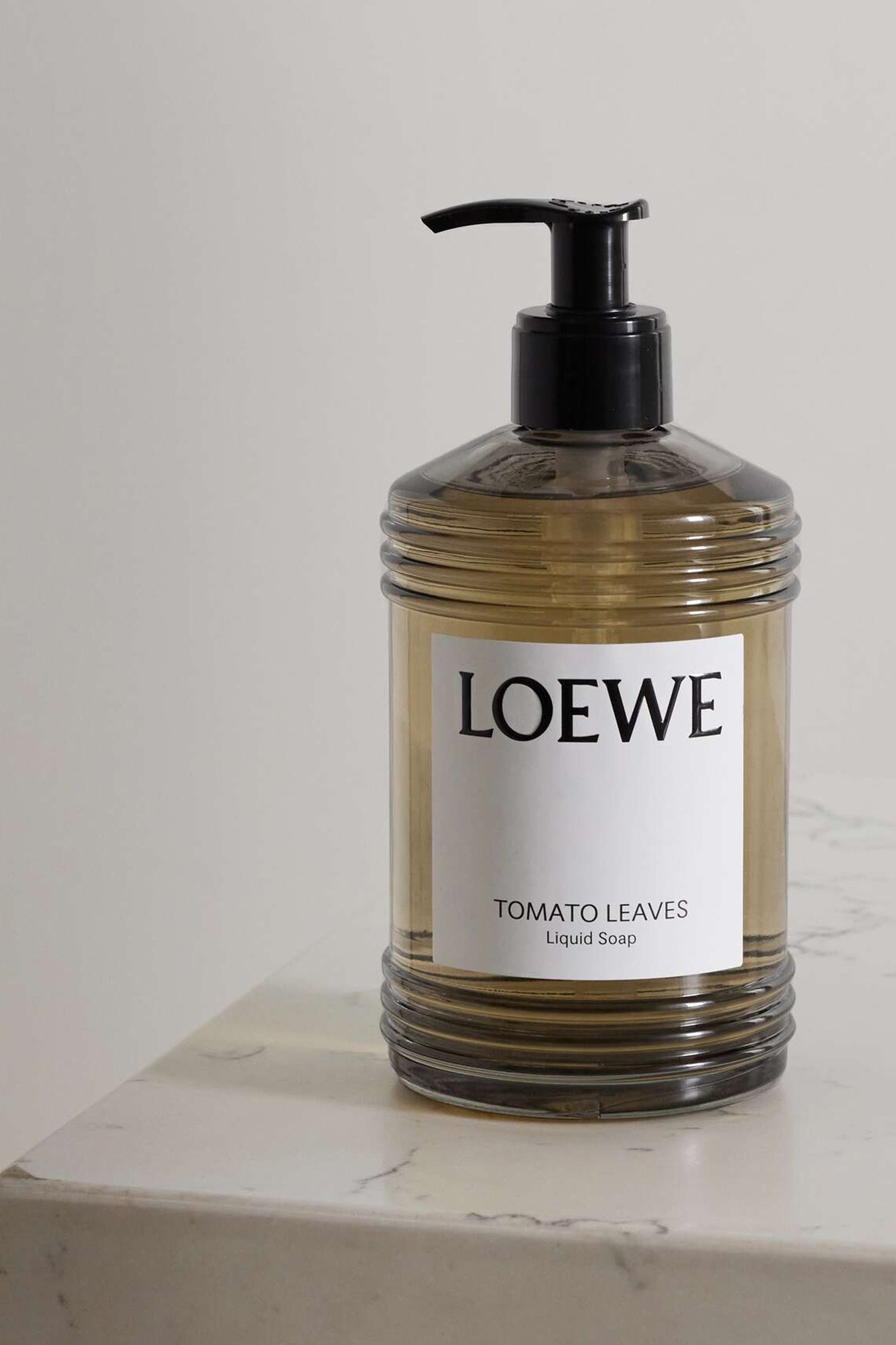 Loewe Liquid Soap - Tomato Leaves, 360ml | Wardrobe Icons
