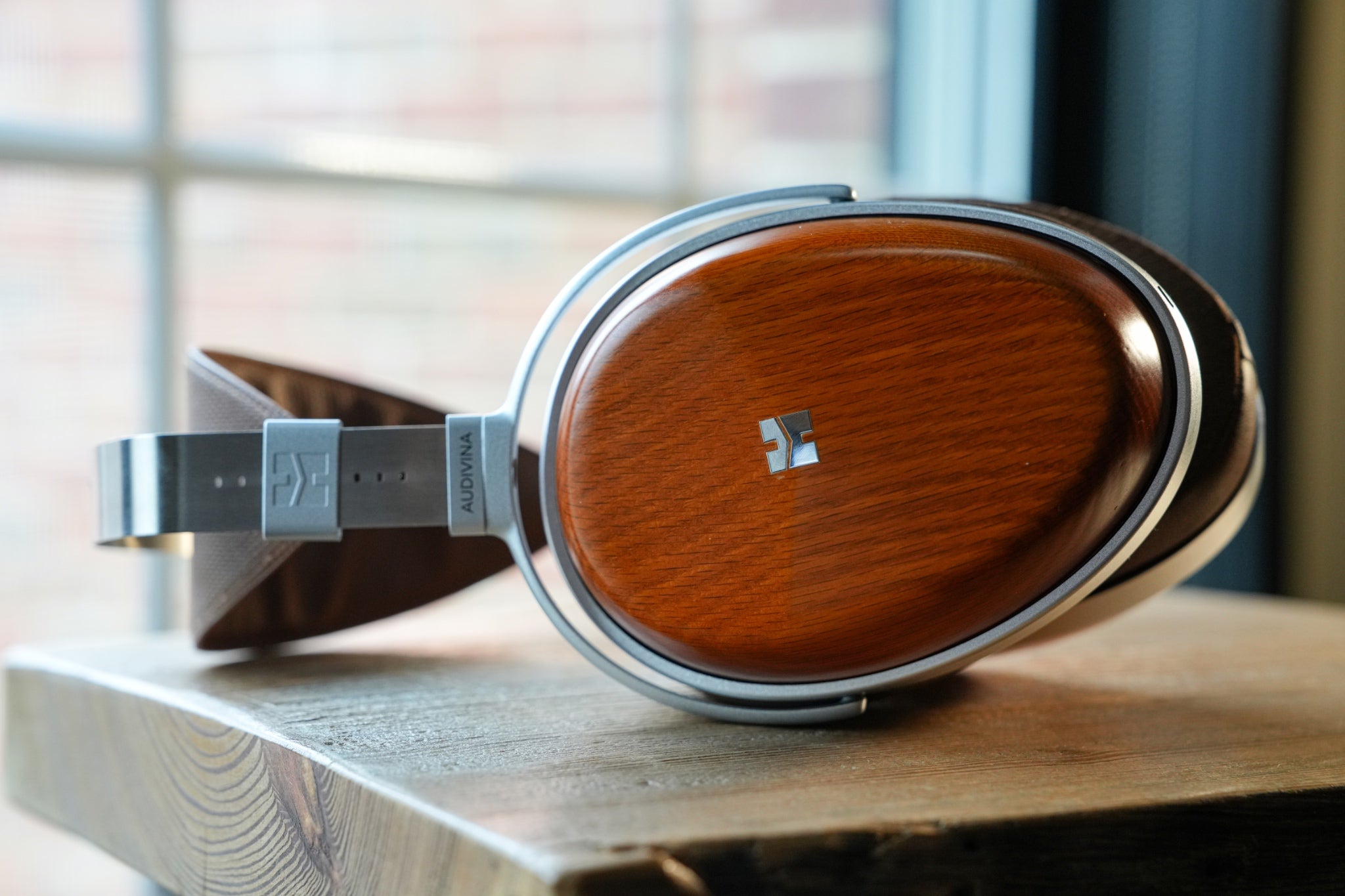HIFIMAN AUDIVINA Closed-Back Planar Magnetic Headphones | Bloom Audio