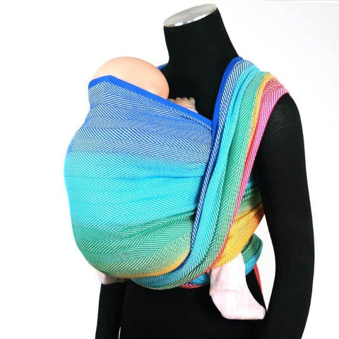 産後の抱っこを快適にするベビーラップはママの身体に優しく、新生児も