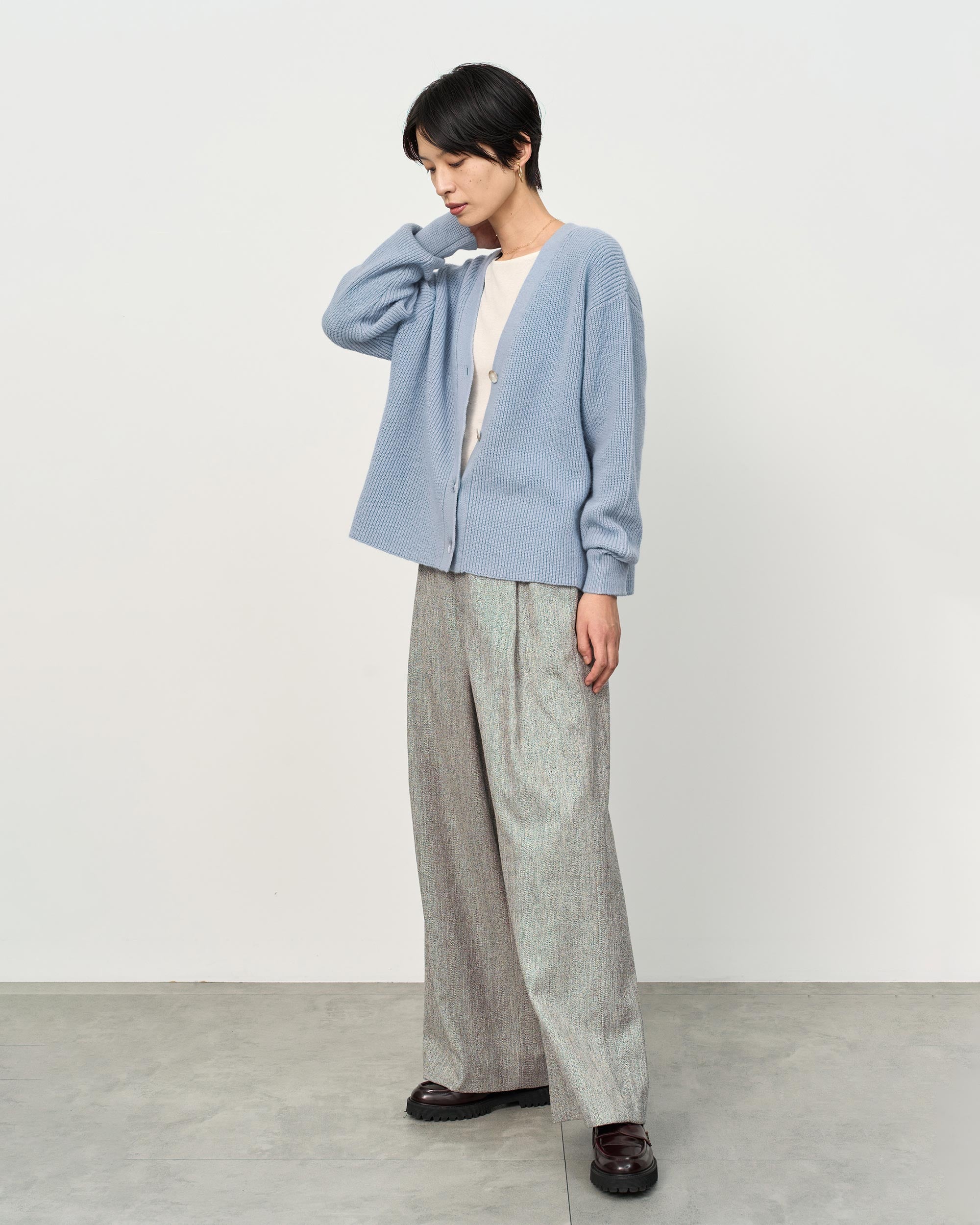 新作入荷】洗えるラクーン混ニットに新色登場。上品なリラクシー