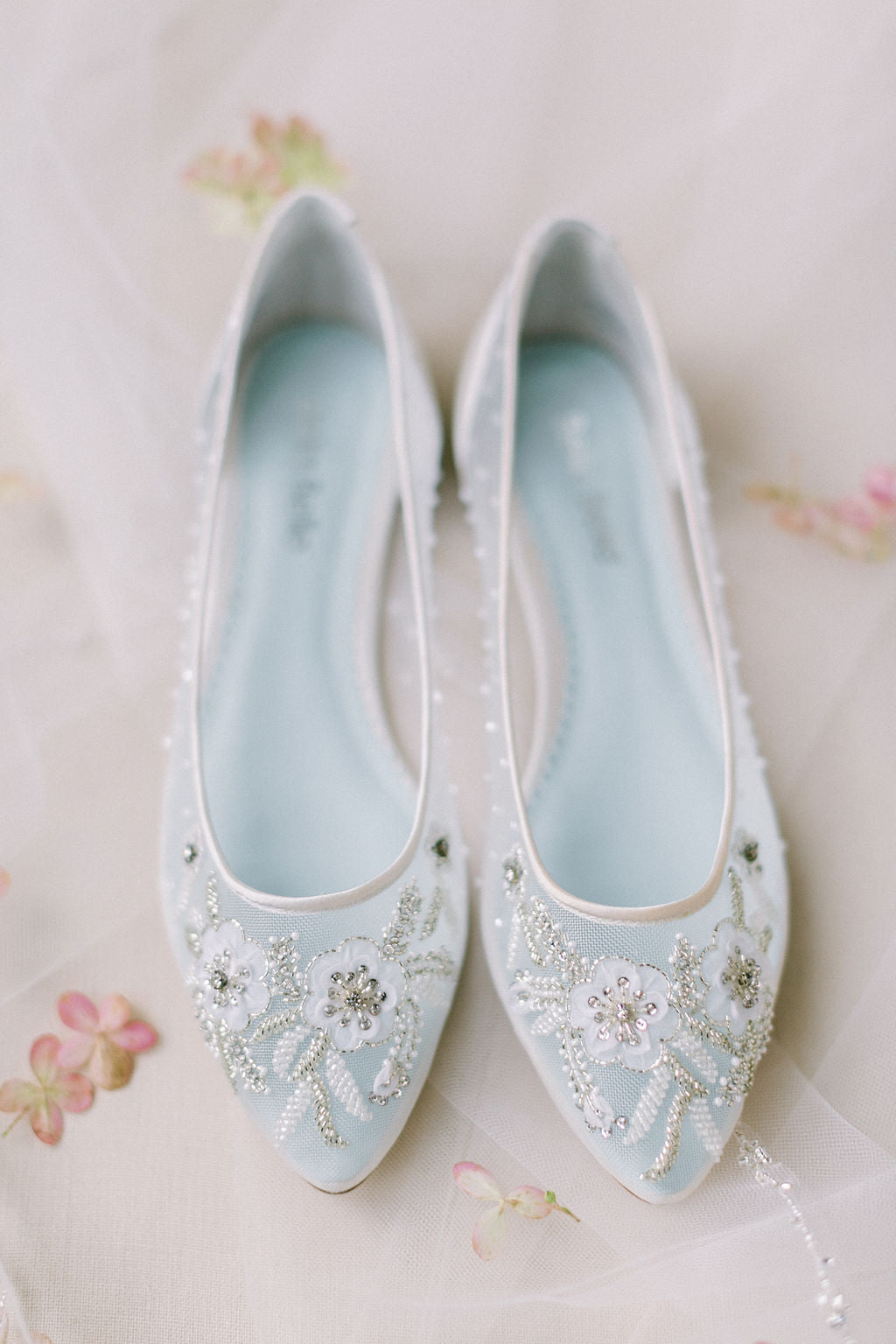 日本で人気のウェディングシューズとウェディングドレス | Bella Belle