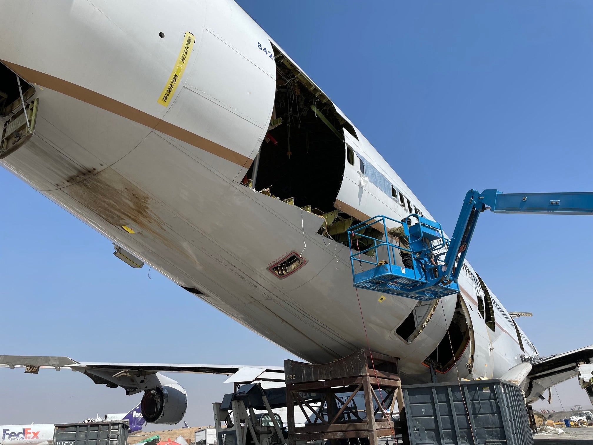 A Legacy Reimagined: United Airlines 747-400 PlaneTags – MotoArt