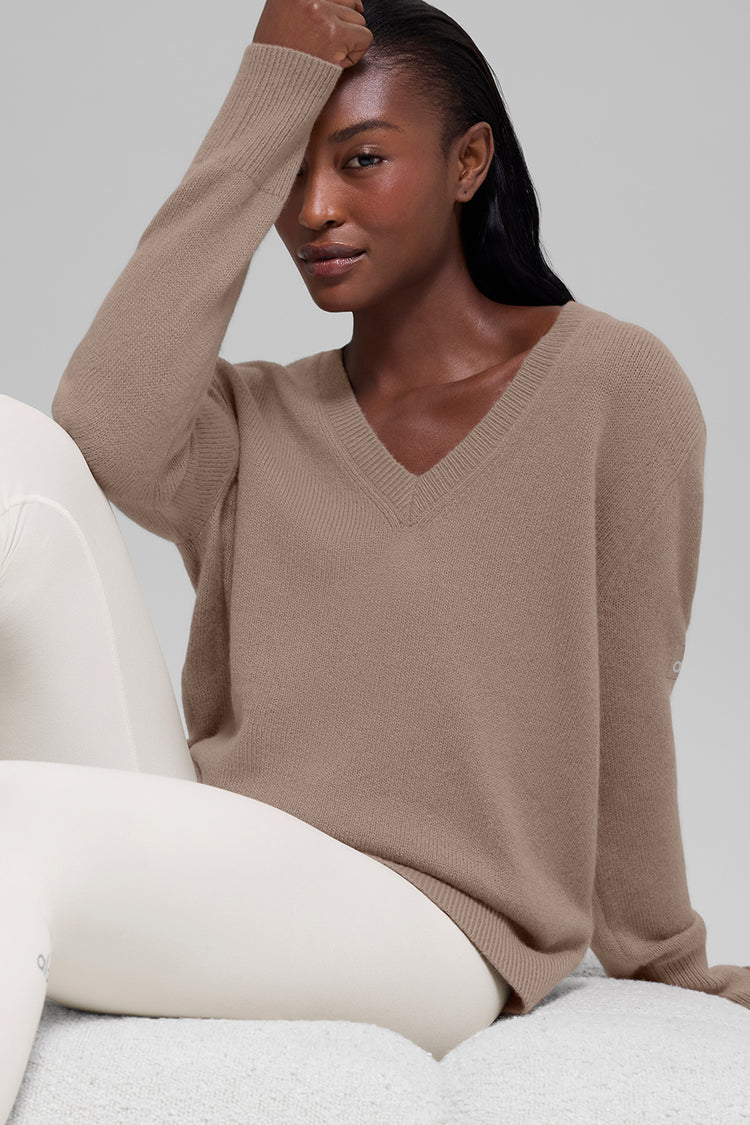 Wool Cashmere New Class Oversized V-Neck Sweater - Chai Latte | ALO