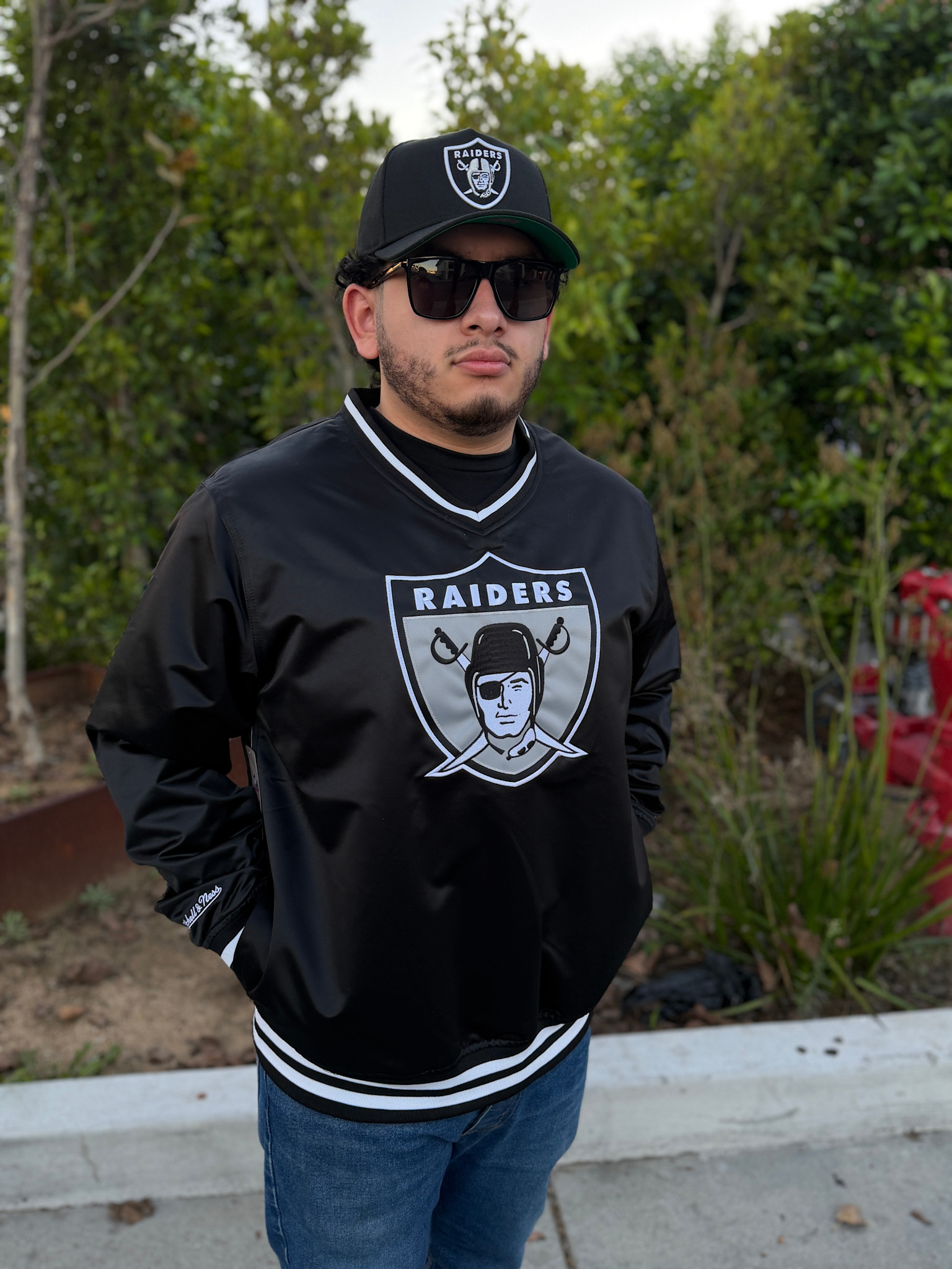 Raiders Men's Mitchell & Ness Black Satin Pullover - The Locker