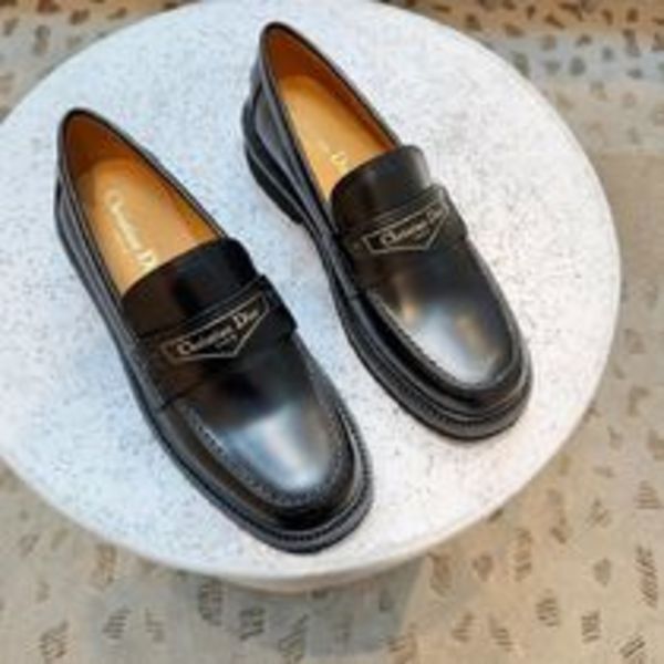 足元から格を上げる一足】Dior Boyローファーが放つ“クラシックの新