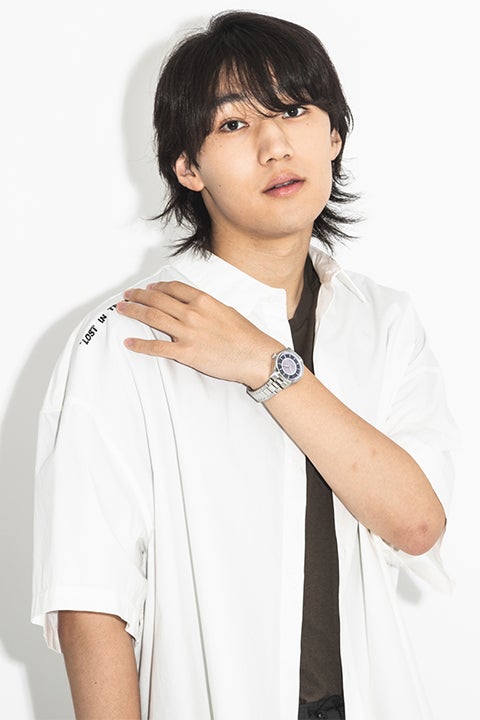 北沢志保、桜守歌織、白石 紬、田中琴葉 モデル 腕時計＆ボディバッグ