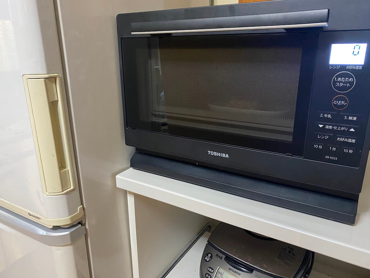 東芝 ER-XS23 単機能電子レンジを実機レビュー。とにかく使いやすい