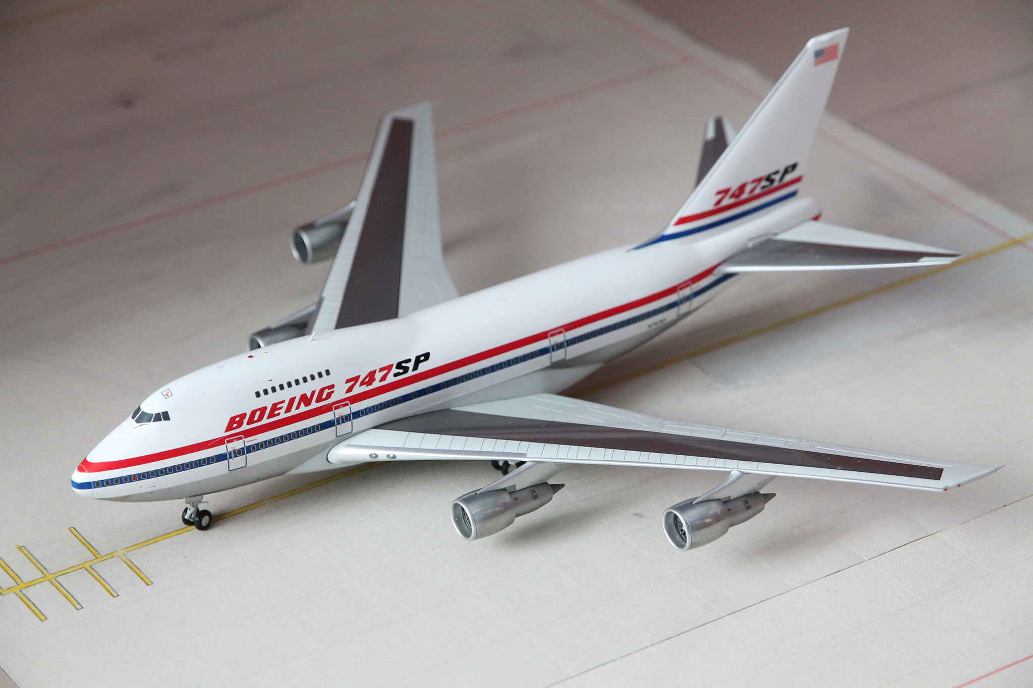 1:200 Boeing House Color Boeing 747SP N747SP JC Wings LH2458