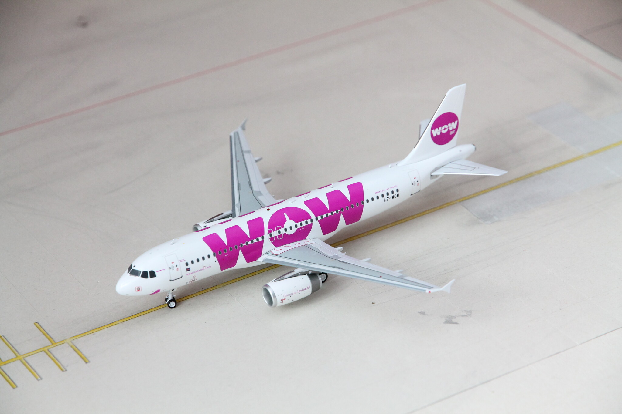 1:200 WOW Air Airbus A320-232 LZ-WOW J Fox Models JF-A320-008