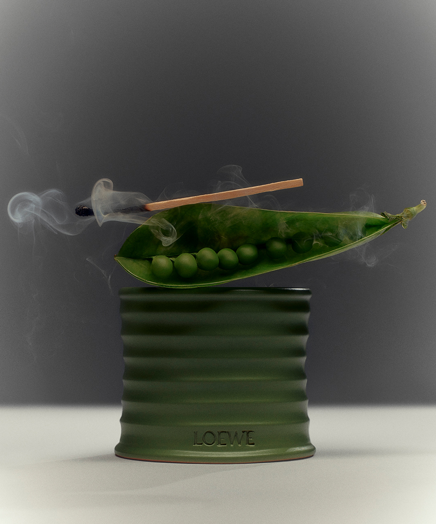 LOEWE Small Luscious Pea Candle - Proluca Interiors