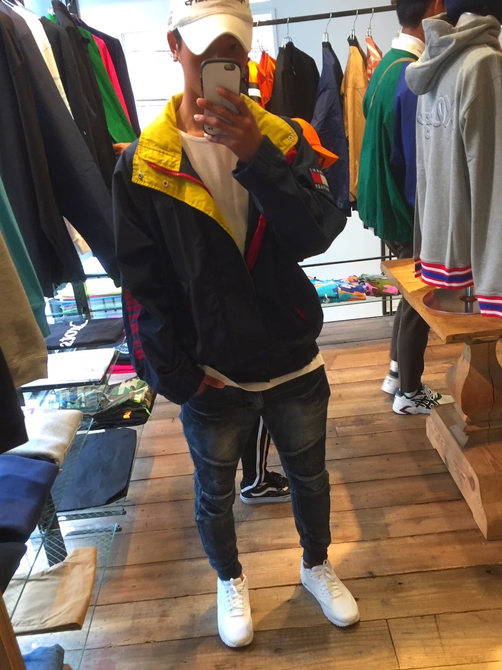 ナイロンジャケットを使った「t-pablow」のメンズ人気ファッション